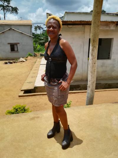 Josée 49 ans Mbalmayo Cameroun