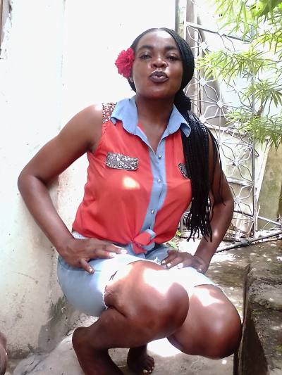 Olga 30 ans Libreville  Gabon