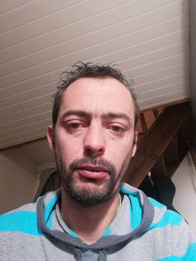 Arnaud  41 ans Neuville Les Decize France