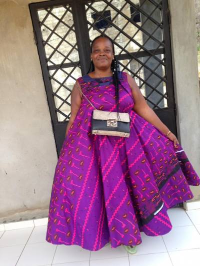 Divine 44 Jahre Douala  Cameroun