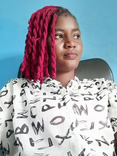 Aurelie Site de rencontre femme black Cameroun rencontres célibataires 28 ans