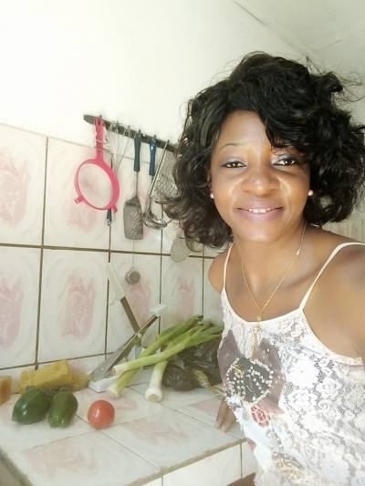 Nathalie Site de rencontre femme black France rencontres célibataires 33 ans