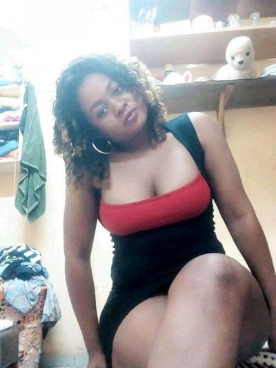 Carla 31 ans Mfoundi 7 Cameroun