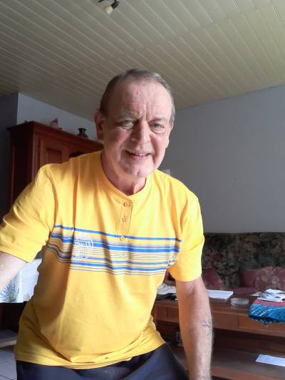Mick 63 ans Einville Au Jard France