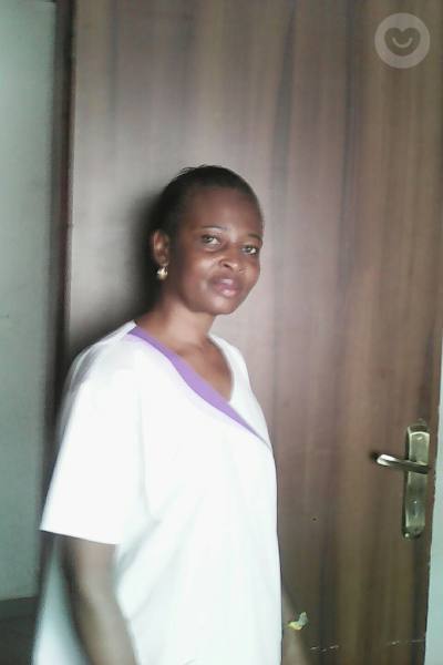 Julie 54 Jahre Yaoundé Kamerun