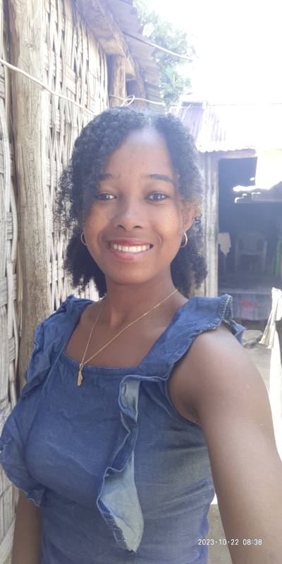 Christianna 24 Jahre Antalaha Madagascar