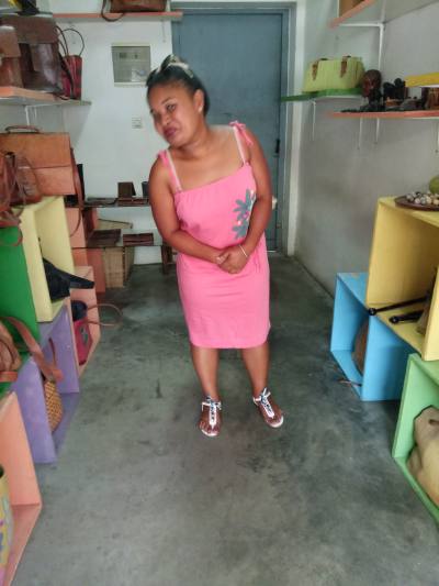 Rominah 27 Jahre Toamasina Madagaskar