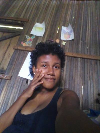 Alicia 27 ans Nosy-be Hell-ville Madagascar