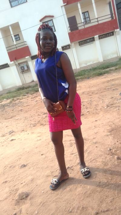 Cecile 22 Jahre Lomé Togo  Gehen