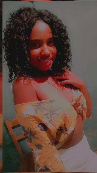 Christelle 23 ans Fort Dauphin Madagascar