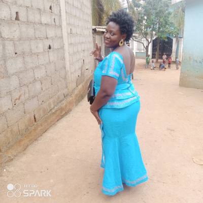 Nadine 39 Jahre Yaoundé Kamerun