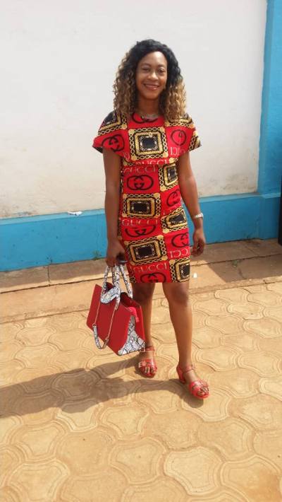 Sandrine 42 Jahre Yaoundé 5 Kamerun