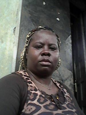 Emilienne 44 Jahre Yaoundé Kamerun