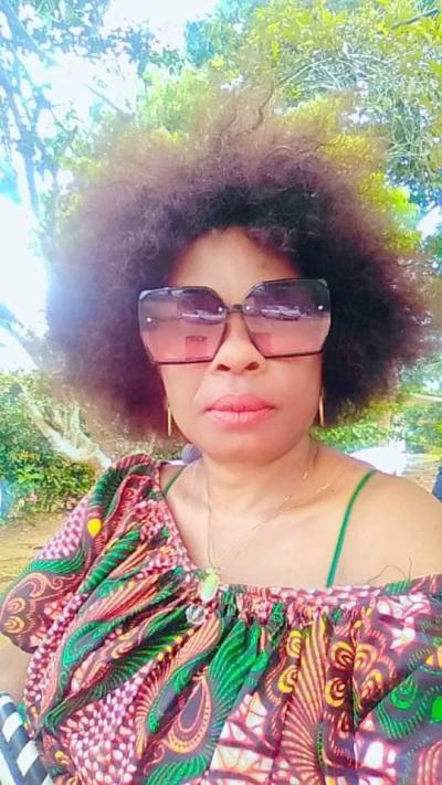Andrea 38 years Douala Cameroon