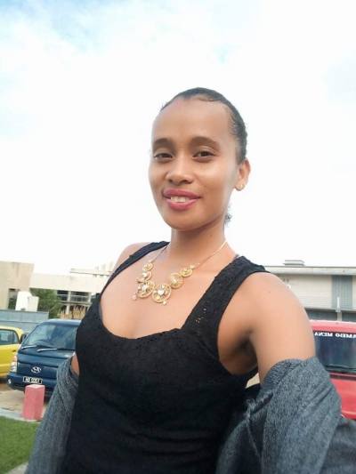 Christelle 31 ans Antalaha Madagascar