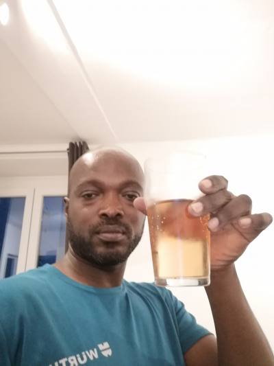 Serge 39 ans Grasse  France