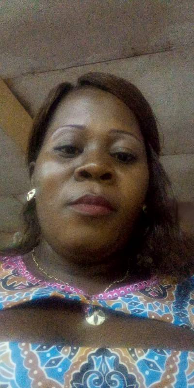 Viviane 39 Jahre Yaoundé Kamerun