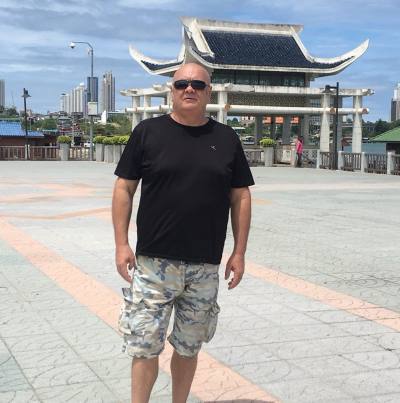 Patrick 61 ans Toulon France