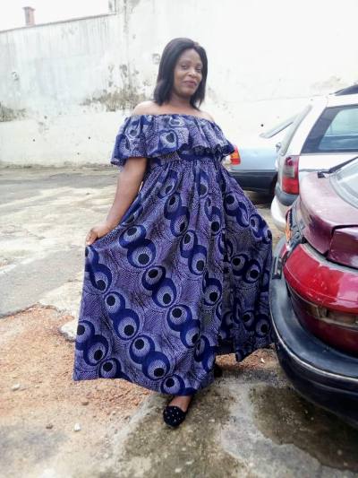 Annie 44 Jahre Yaoundé Kamerun