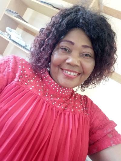 Eliane 63 Jahre Yaoundé Kamerun