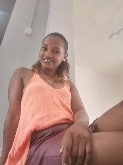Angela 32 Jahre Sava Madagaskar
