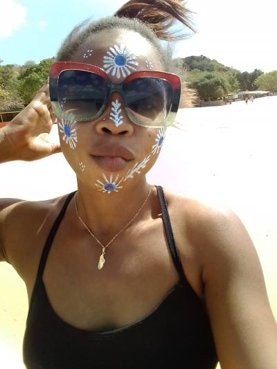 Brina 28 ans Tuléar Madagascar