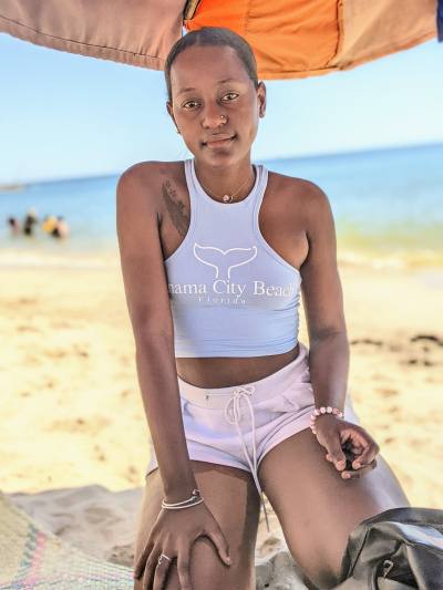 Christelle 21 ans Majunga Madagascar