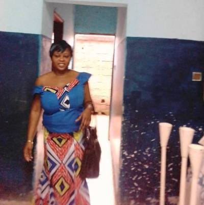 Emilienne 41 Jahre Yaoundé  Kamerun