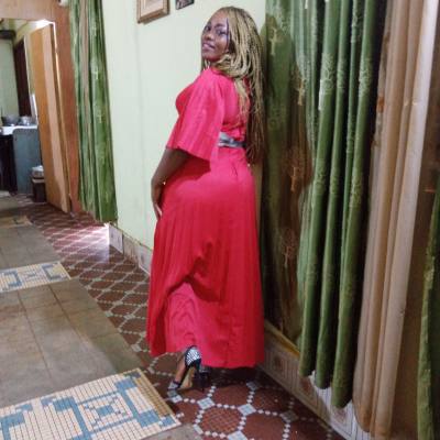 Marie 38 Jahre Yaoundé Kamerun