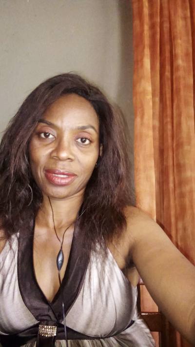 Madeleine 48 ans Mbalmayo Cameroun