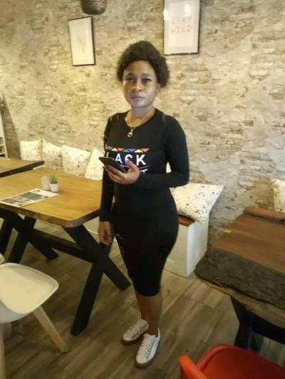 Danielle 38 years Douala Cameroon