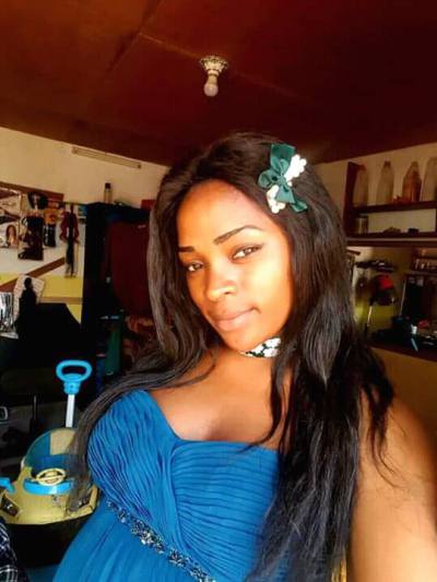 Doriane 32 ans Yaounde Cameroun