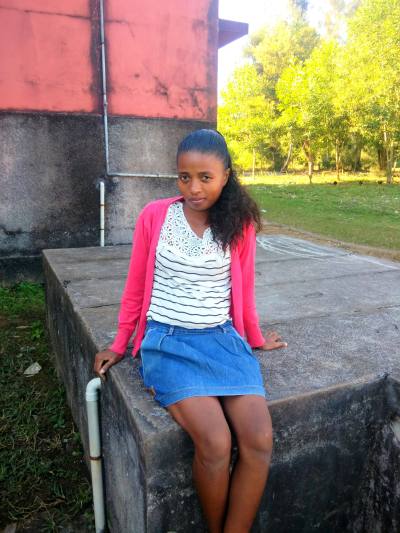 Lea 23 ans Manakara Madagascar