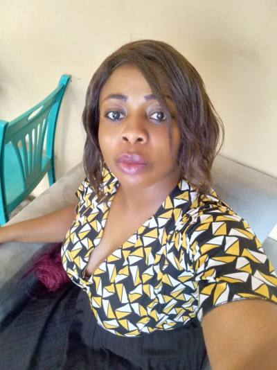 Sabine  34 ans Yaounde 4 Cameroun