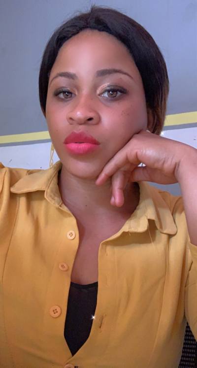 Rosanna 27 ans Douala Cameroun