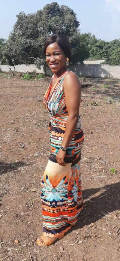 Therese  33 ans Yaoundé  Cameroun