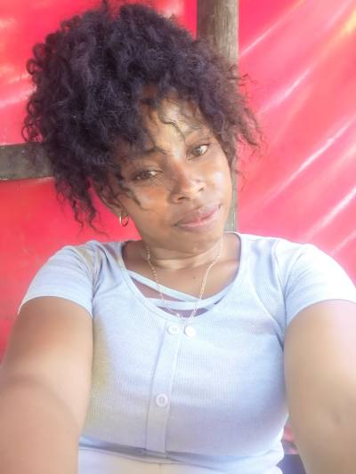 Lydie 28 ans Antalaha Madagascar