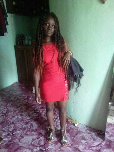 Odile 33 ans Yaounde Cameroun