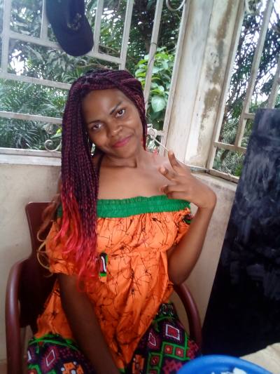 Naomie 29 ans Akanda Gabon