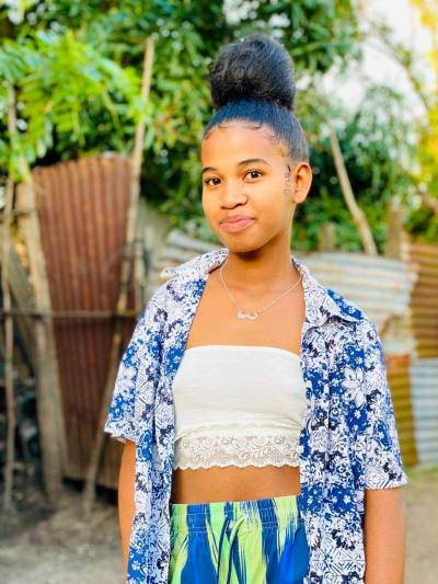 Sabine 20 ans Sambava Madagascar
