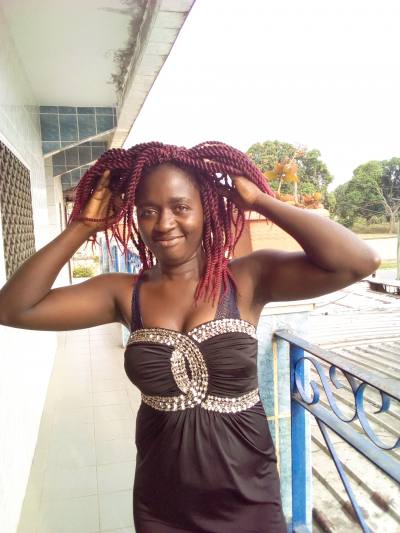 Ariane 42 Jahre Douala Kamerun