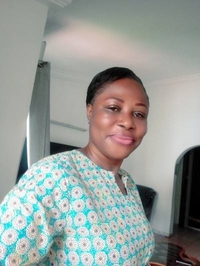Jeannette 49 Jahre Abidjan Elfenbeinküste