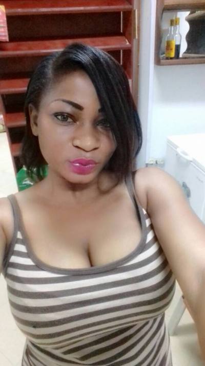 Clara 32 ans Yaoundé  Cameroun