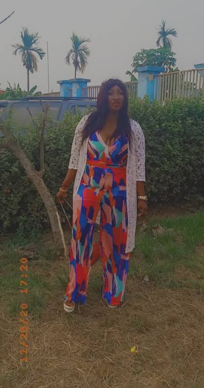 Gerda 33 Jahre Douala  Kamerun