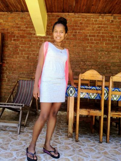 Elodie 26 ans Manakara Madagascar