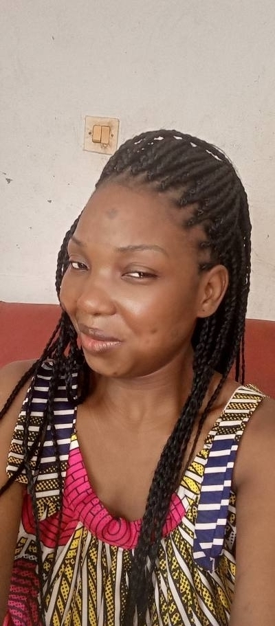 Clemence 31 years Douala  Cameroon
