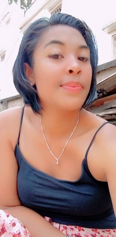 Nancy 31 ans Antananarivo Madagascar