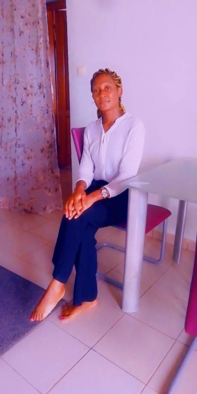Marlène  23 ans Yaoundé 3 Cameroun