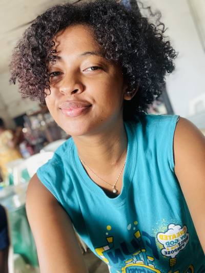 Maya 22 ans Antalah  Madagascar