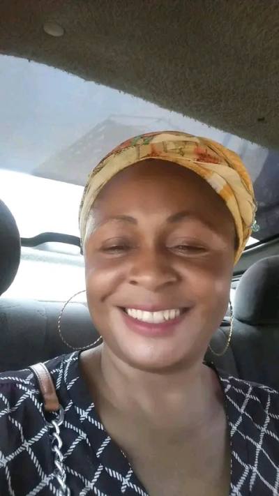 Julie  47 ans Yaoundé  Cameroun
